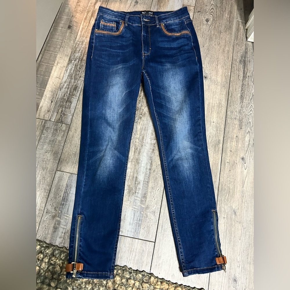 Frank Lyman Design Blue & Brown zipper ankles leather trim pockets stretch